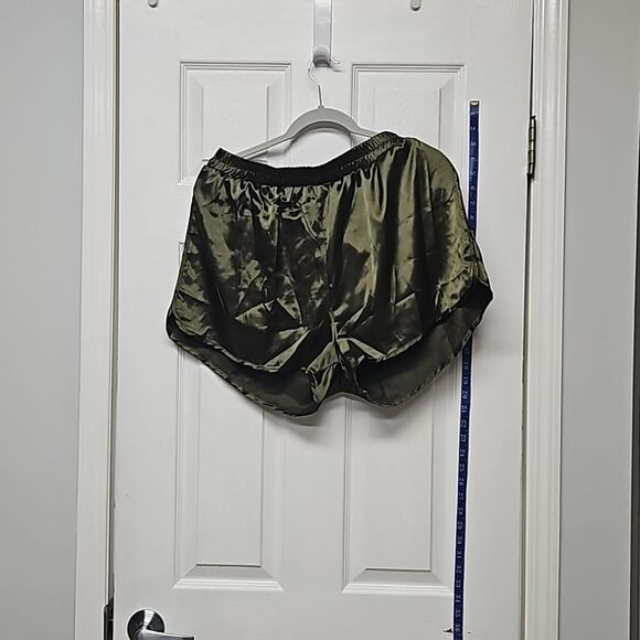 Silk pajamas - Picture 5 of 6